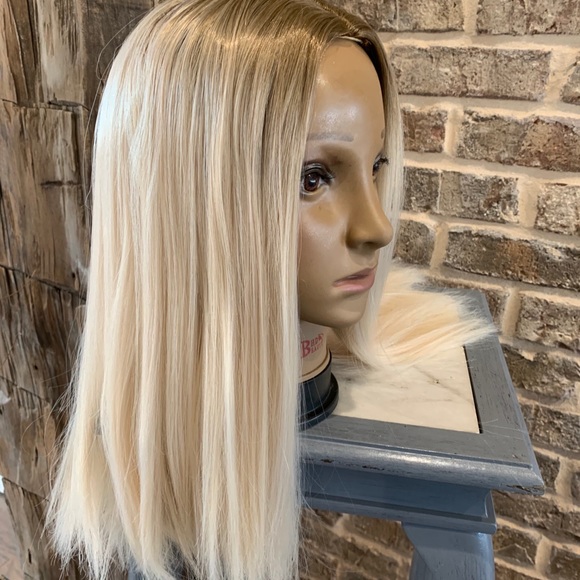 New Silk Medium Length Blonde Wig #122 - Picture 2 of 8
